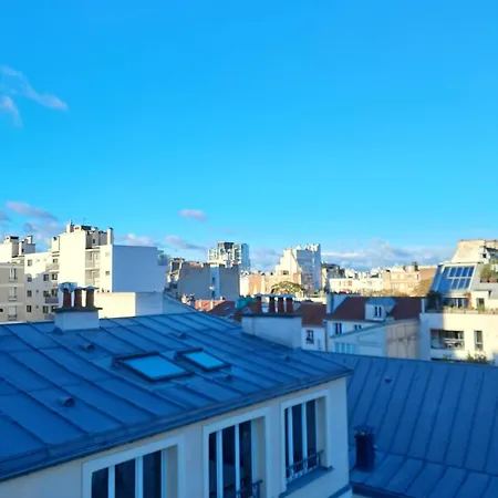 Bright With View Of The Eiffel Tower * Parigi